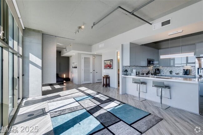 Building Photo - 353 E Bonneville Ave Unit 816 Rental