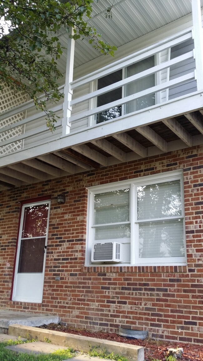 Building Photo - 895 Newtown Ct Unit Apt 1