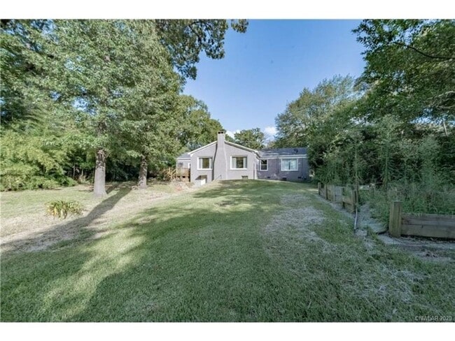 Photo - 928 Poleman Rd