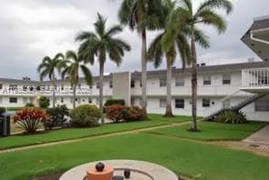 Building Photo - 6201 SW 37th St Unit 203