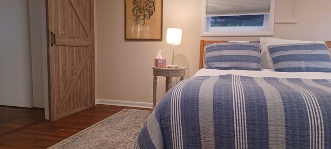 Photo - 402 13th ST NE