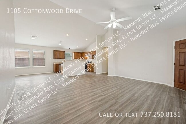 1105 W Cottonwood Dr