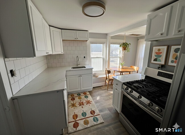 Building Photo - 121 Hawley Ave Unit D