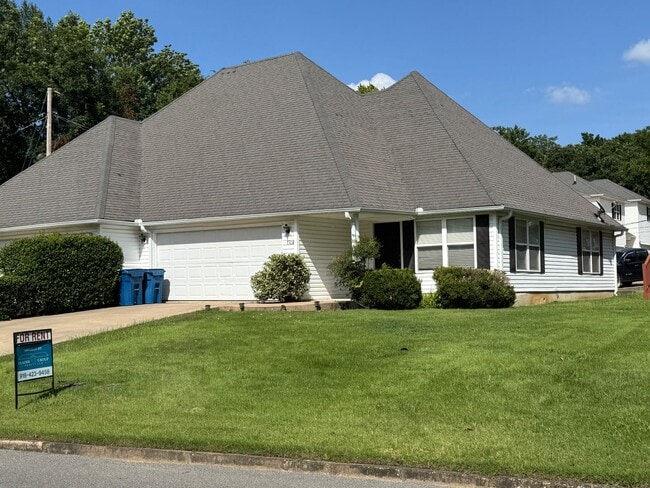 Building Photo - 1308 S 3rd St