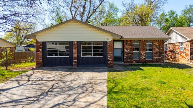 Photo - Beautiful, spacious home in Del City - cor...