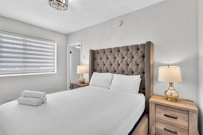10000 E Bay Harbor Dr Unit 18