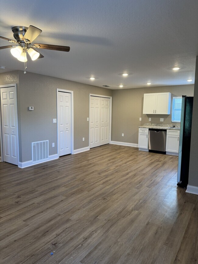 Photo - 1145 Sycamore St