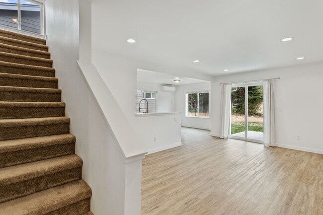 Photo - 3 Bed 2.5 Bath - Townhome - Hillcrest - NAS Whidbey