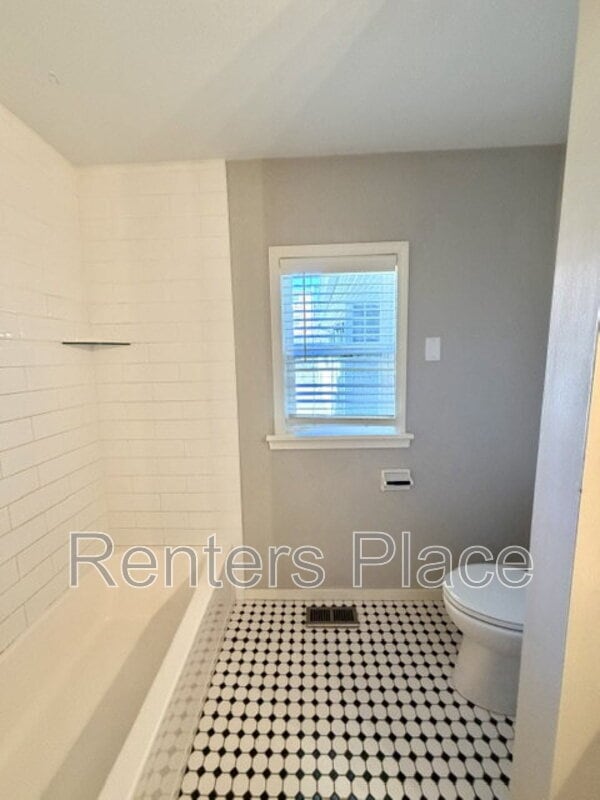 Photo - 1528 1/2 S Saint Louis Ave.