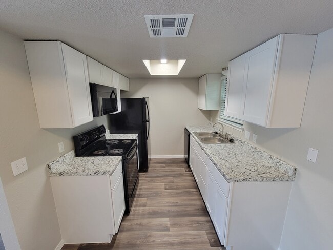 2 BR LOFT KITCHEN - Cedar Craft Apartments