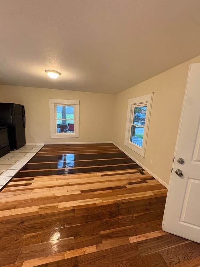 Photo - Etowah 37331 - Now available, 2-bedroom, 1-bath apartment conveniently located in Etowah! - Conta...