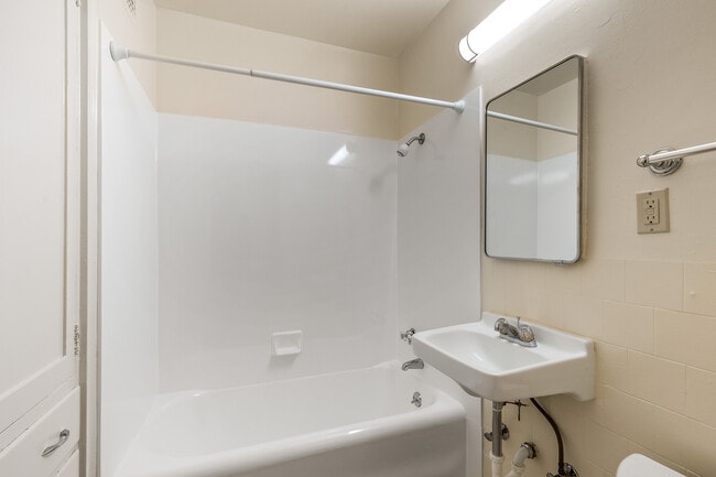 Photo - Queen Anne Apartments