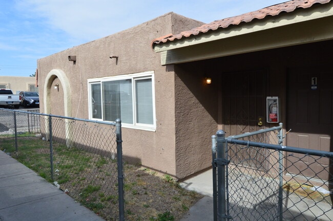 Building Photo - 5216 Redberry St Unit #2