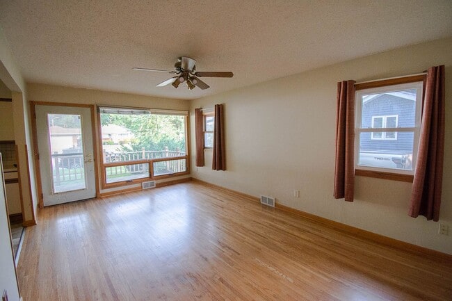 Photo - Charming Elton Hills Rambler with Finished Basement