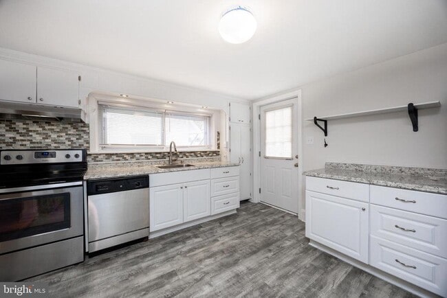 Photo - 547 Northbrook Rd