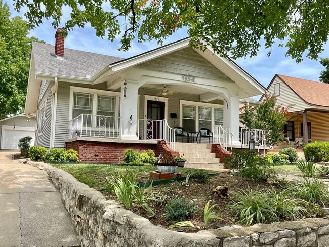 Building Photo - Absolutely stunning 1921 Craftsman style b... Rental