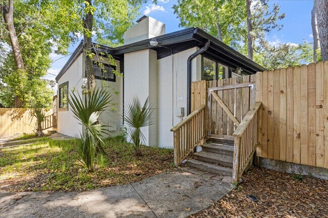 Photo - Beautifully Renovated 5 Bedroom House