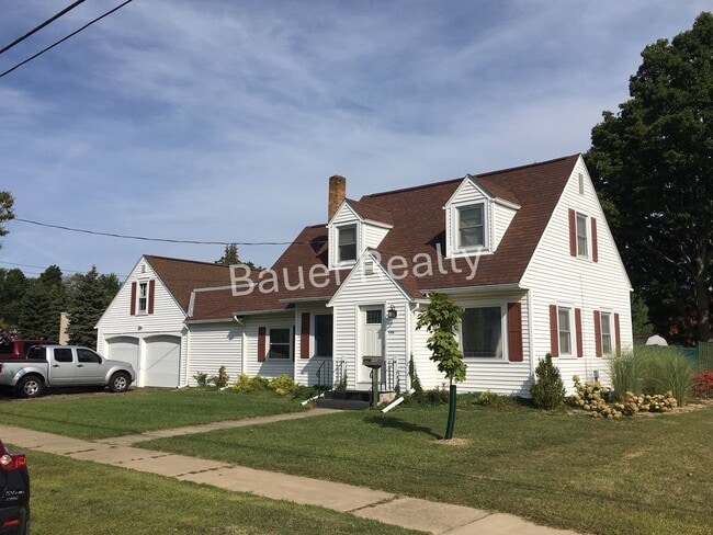 Photo - Huge Home Next to Ashland University