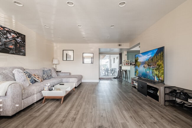 Photo - 5521 27th Ave Unidad 3