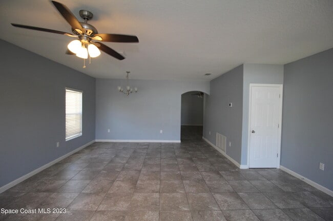 Photo - 903 Musgrass Cir