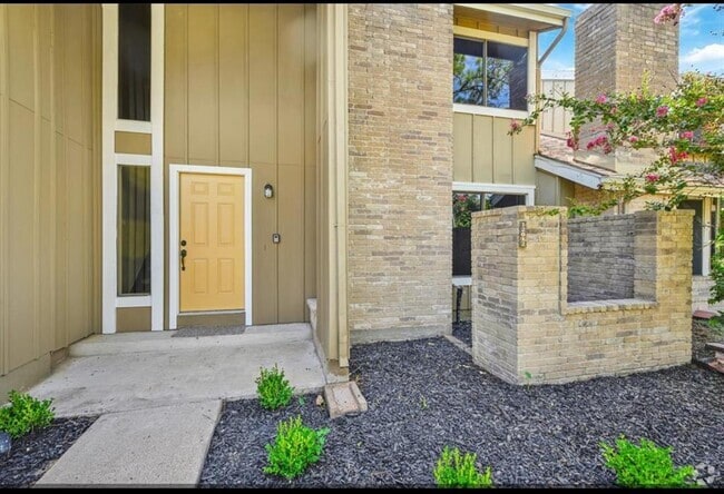 Building Photo - 12012 Willow Trail Rental