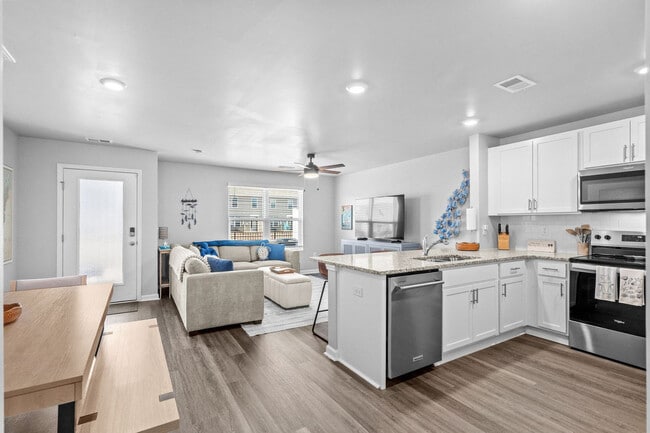 Building Photo - 2031 Lake View Cir Unit ID1467069P