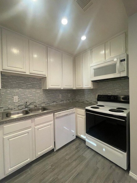 Photo - 307 E Mitchell St