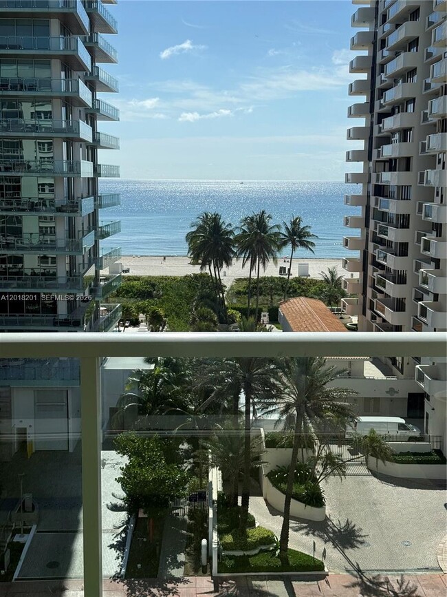 Building Photo - 5750 Collins Ave Unit 9K