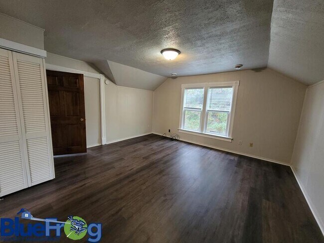 Photo - 107 W 11th Ave