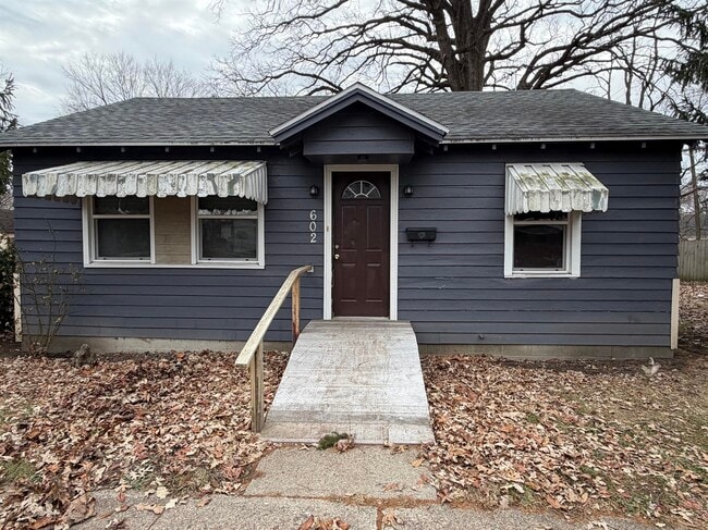 Building Photo - 602 English-W