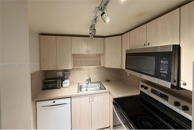 1205 Mariposa Ave Unit 413
