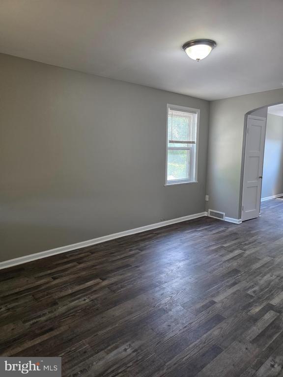 Building Photo - 835 E Cold Spring Ln