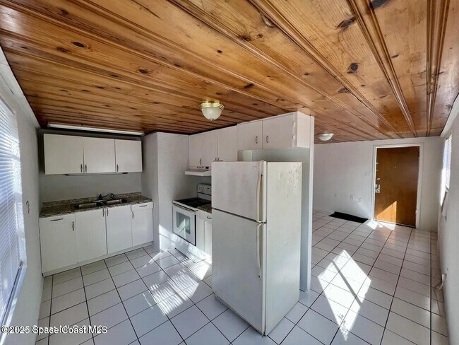 Photo - 441 Vickers St