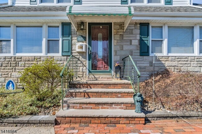 Photo - 69 N 12th Ave