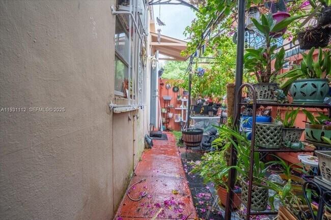 Photo - 317 W 36th St Unit 2