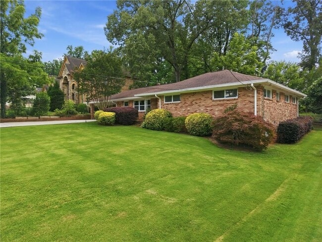 Photo - 2140 Oakawana Rd NE