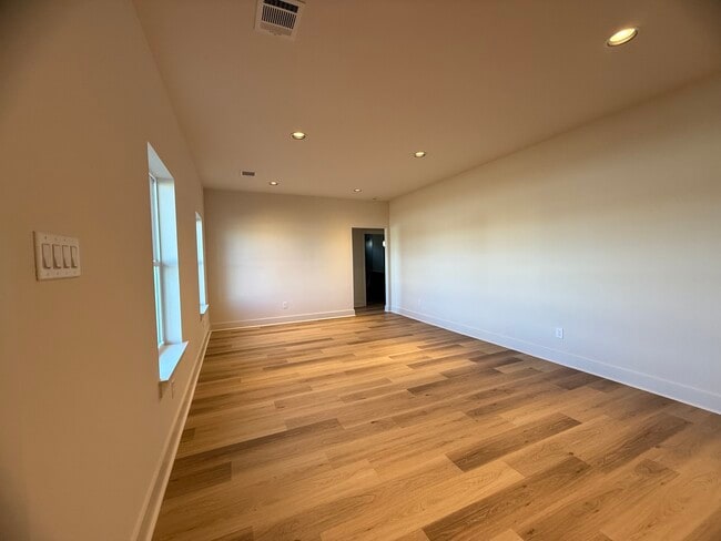 Photo - 207 Railroad Ave