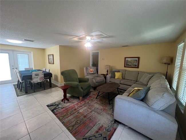 Photo - 650 Hartford Dr NW