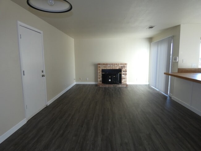 Photo - 4 bedroom, 2 bathroom in Suisun City