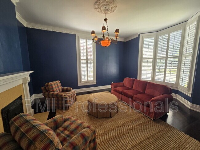 401 E Main St