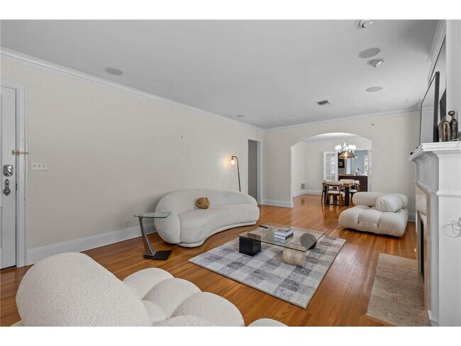 Photo - 1785 Dupont Ave S