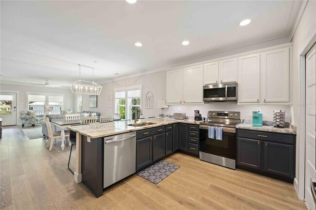Photo - 1623 8th Ave W