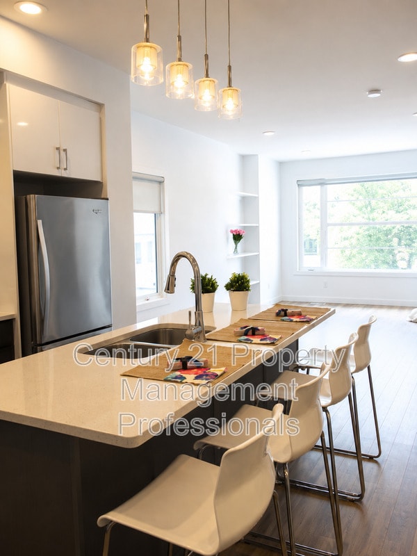 Photo - 7427-7106 106 St