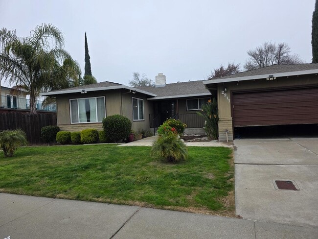 Photo - 2217 Colonial Ct