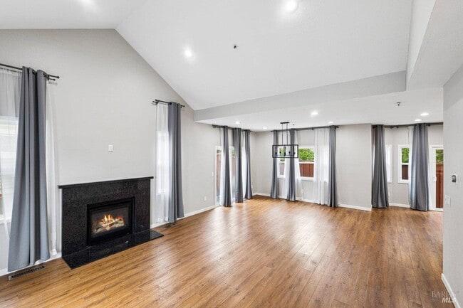 Photo - 4 Courtney Ln