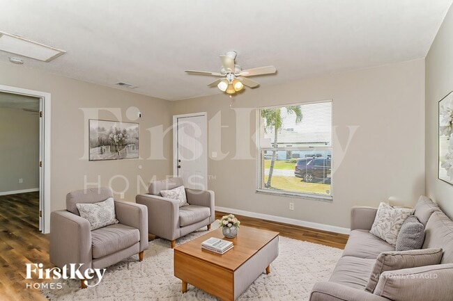 Photo - 325 NE 23rd Ave