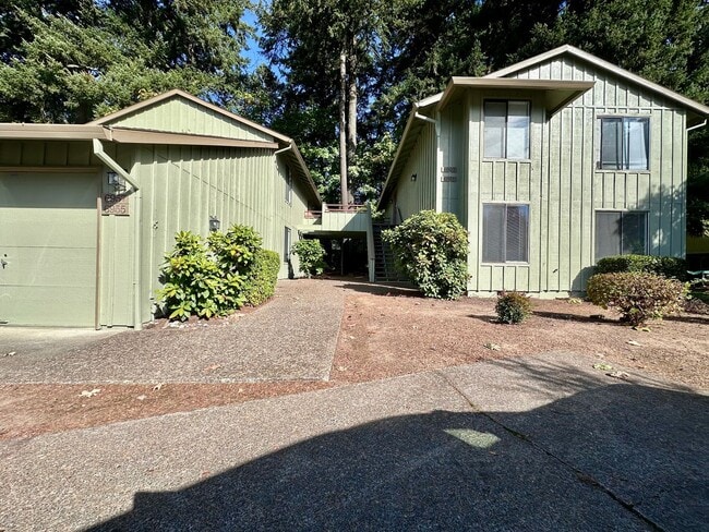 Building Photo - 2 Bed 1 Bath Apartment in Lake Oswego! Unit 6955