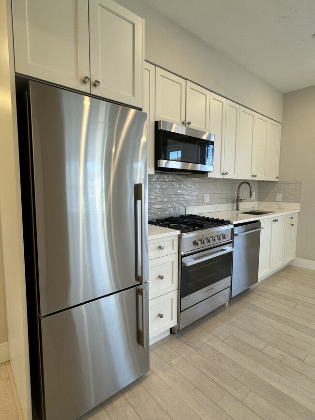Building Photo - 97 Green St Unit 3 Rental