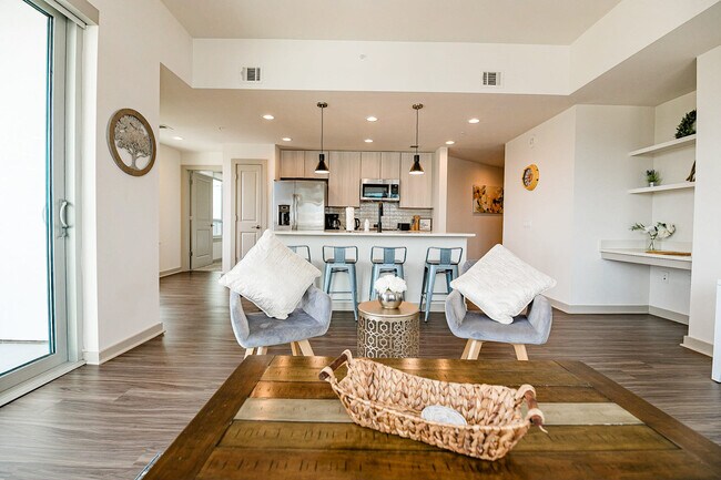 225 S Poplar St Unit SI ID1013816P