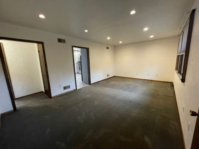 Photo - Nicely Renovated 2 Bedroom/2  Bath in Bon ...
